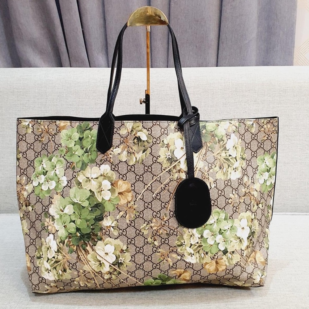 A 440 - 💯 % authentic Gucci shoulder bag